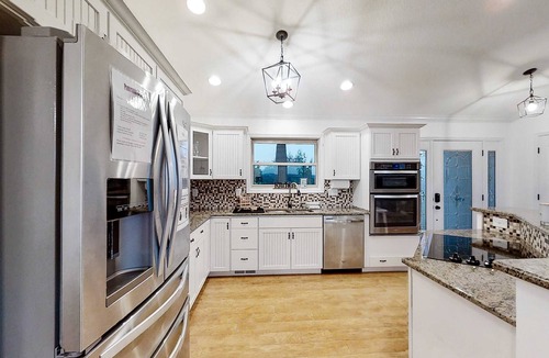 Maynardville Cabin | Norris Lake Retreat・Panoramic Views・Deck・Game Room