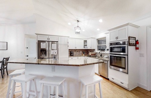 Maynardville Cabin | Norris Lake Retreat・Panoramic Views・Deck・Game Room