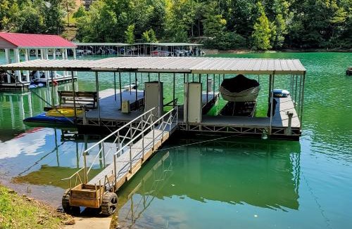 La Follette House | Norris Lake Retreat