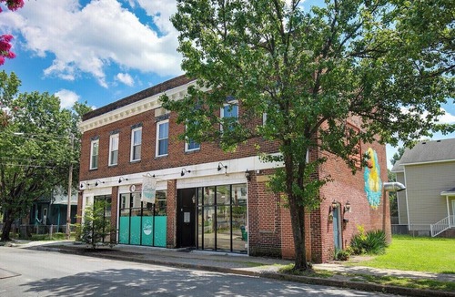 Mosby Apartment | Northside Gem- Historic Retreat with Modern Luxury