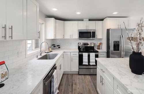 Shoreline House | Northside Seattle 4 bedrooms Comfort House-Easy Access I-5, Light Rail Station