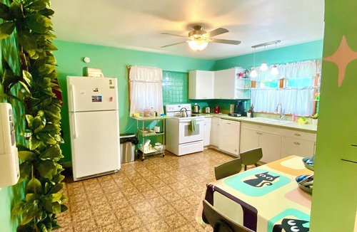 Bedford Cottage | Nostalgic Fun Mid Century Themed Cosmic Cottage~ Bedford Home Pets OK