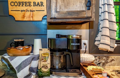 Almond Cabin | NOT YOUR GRANDMA’S CABIN! King Loft, WIFI, Game Room, Hot Tub & Fire Pit!