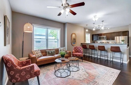 Oakley Condo | Oakley Square Sleeps 5-Fully Remodeled-Walkable