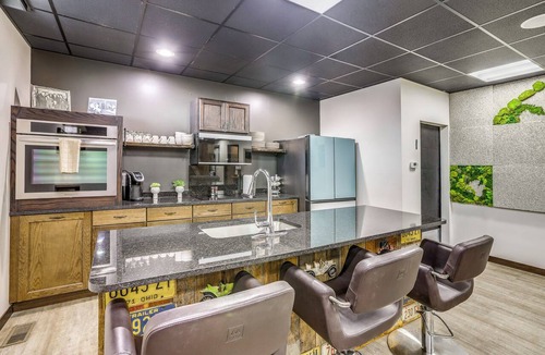 Tiffin Apartment | Observation Beehive! Walkable Dtwn Tiffin Apt