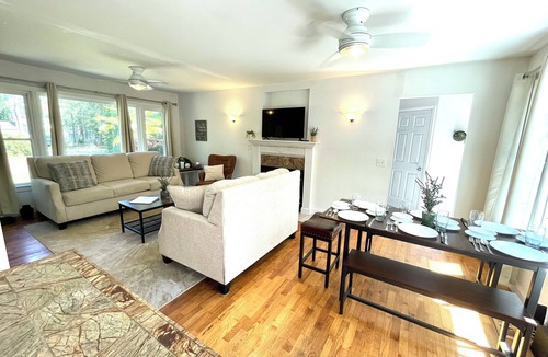 Wilmington House | Ocean Breeze Bungalow Beaches Trails Golf all within 10 min or less.