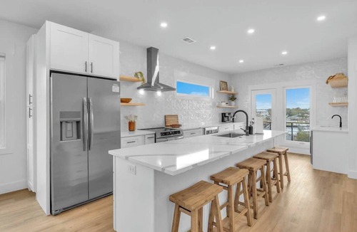 North Carolina Coast House | Ocean View 5BR - Steps To Beach w/Parking/Elevator