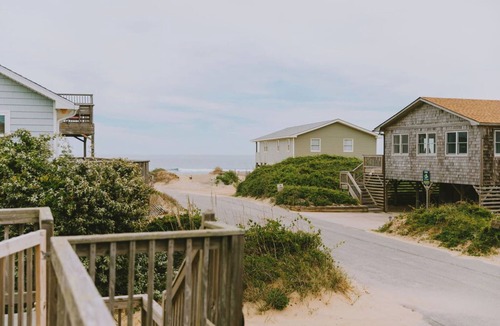 South Nags Head House | ★Ocean View l 4 King Beds l Fully Remodeled Coastal Retreat w/Modern Comfort★