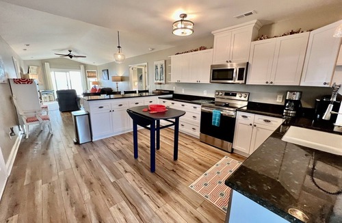 Long Beach House | Ocean View/Pool/Dog Friendly/Elevator/Center of Town/1PM Check-In/East Beach