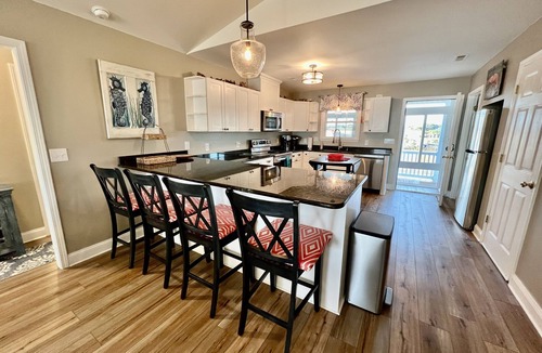Long Beach House | Ocean View/Pool/Dog Friendly/Elevator/Center of Town/1PM Check-In/East Beach