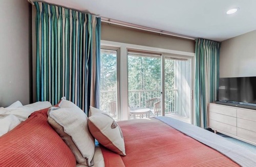 Rosario Apartment | Ocean View Studio with Private Balcony Near Moran State Park