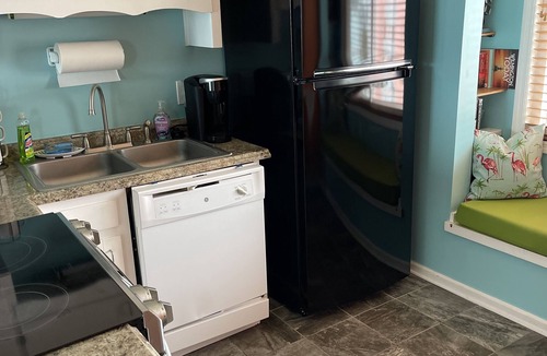 North Carolina Coast Condo | Oceanfront Carolina Beach condo, panoramic views and pool! Top floor sunrises!