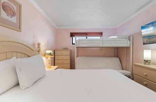Myrtle Beach Apartment | Oceanfront condo Steps to the beach w No Resort Fees