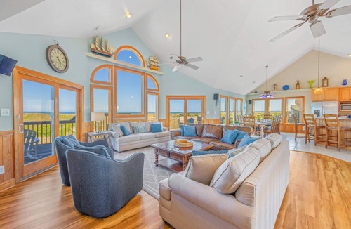 Waves House | Oceanfront, Dog Friendly w/Pool, Hot Tub, Game Room, Cmty Pool and Tennis Court