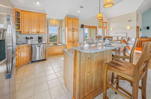 Waves House | Oceanfront, Dog Friendly w/Pool, Hot Tub, Game Room, Cmty Pool and Tennis Court