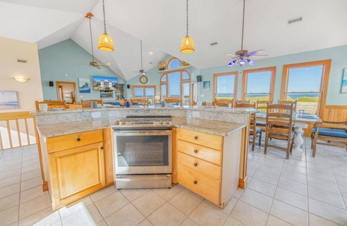 Waves House | Oceanfront, Dog Friendly w/Pool, Hot Tub, Game Room, Cmty Pool and Tennis Court