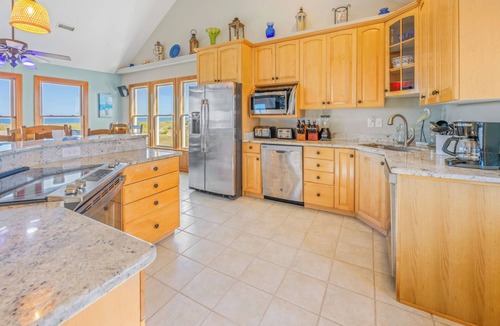 Waves House | Oceanfront, Dog Friendly w/Pool, Hot Tub, Game Room, Cmty Pool and Tennis Court