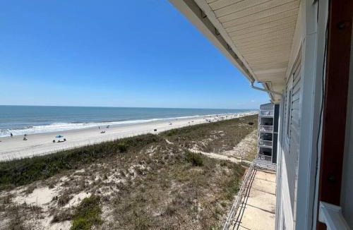 Windy Hill Apartment | Oceanfront Extravagance