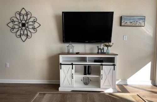 Myrtle Beach Apartment | *OCEANFRONT GETAWAY - FRESH RENO*KING Bed*Pools*H62