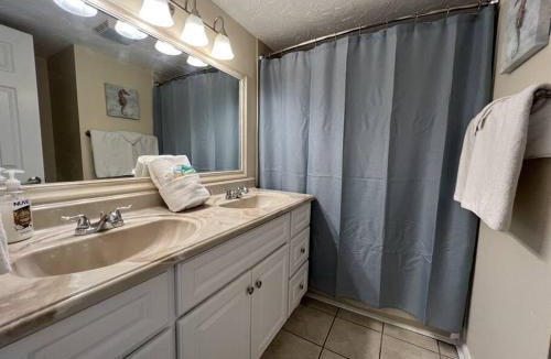 Myrtle Beach Apartment | *OCEANFRONT GETAWAY - FRESH RENO*KING Bed*Pools*H62