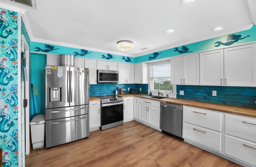 Salvo House | OCEANFRONT- Hatteras Island/Salvo: 2 Primaries, Hot Tub, Large Open Living Space