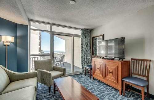 Myrtle Beach Condo | · Oceanfront King Suite - Multiple Pools, Indoor Waterpark and More