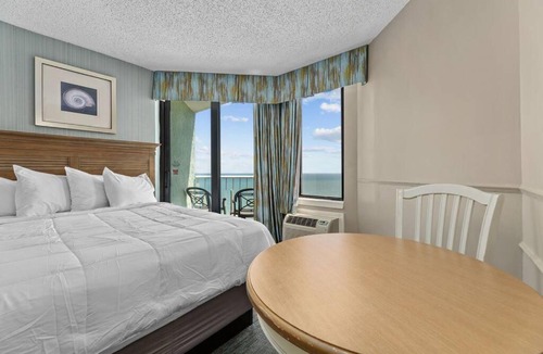 Myrtle Beach Hotel | Oceanfront Penthouse Studio in Premier Building