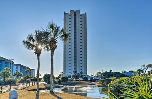 Myrtle Beach Apartment | OCEANFRONT STUDIO - Steps to Beach Pool and Hot Tub