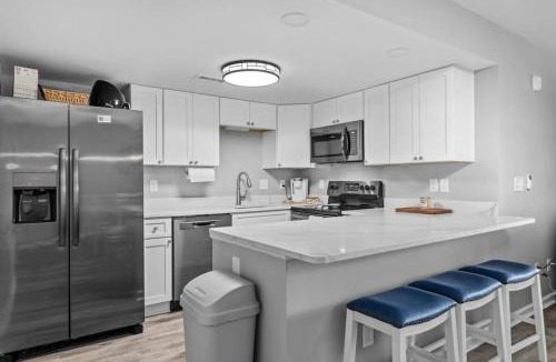 Ocean Drive Apartment | Oceanfront Sunrise Views- Pool- 6 Beds- King Bed