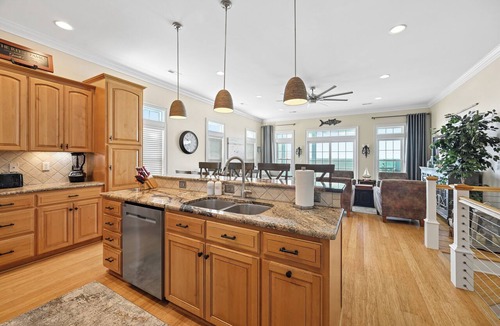 Surf City House | Oceanfront Townhome Villa with Access to Community Pool in Surf City, NC