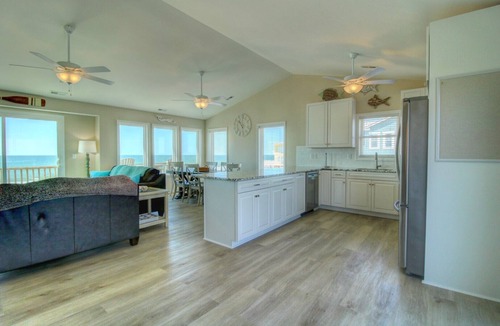 North Topsail Beach House | Oceanfront getaway, Sea Grace: 4 Bedroom home in North Topsail Beach for 10 guests.
