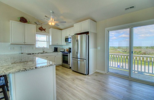 North Topsail Beach House | Oceanfront getaway, Sea Grace: 4 Bedroom home in North Topsail Beach for 10 guests.