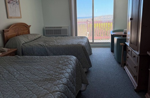 Point Pleasant Beach Hotel | Oceanfront Two Queen