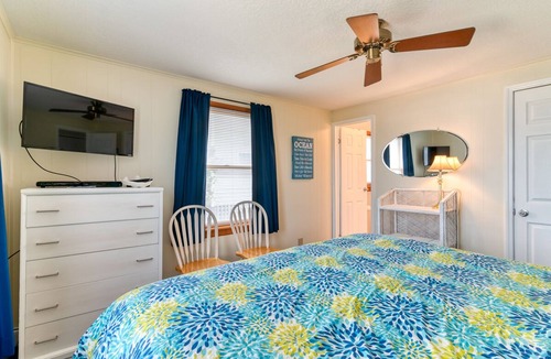 Ocean Isle Estates House | Oceanside cottage just a short walk to the beach with a community pool!