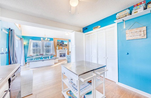 Avon House | Oceanside Dog Friendly Home w/Bocce Ball Court, Smart TVs, Grill, Screen Porch