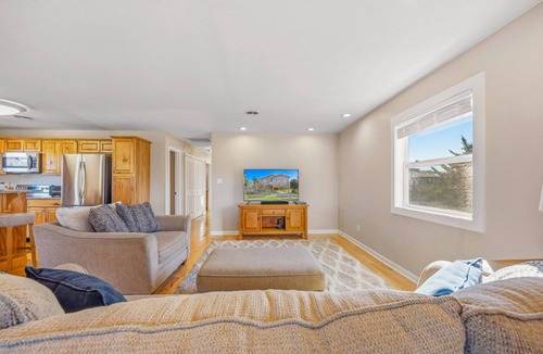 Salvo House | Oceanside Home in Salvo w/Hot Tub, Grill, and Screen Porch. Let Your Soulshine!