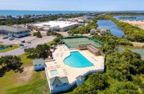 Avon House | Oceanside - One Minute Walk to Beach Access - Community Pool - Dogs - Cargo Lift