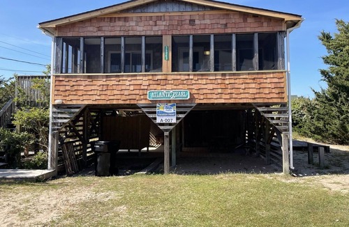 Avon Cottage | Oceanside - steps to beach