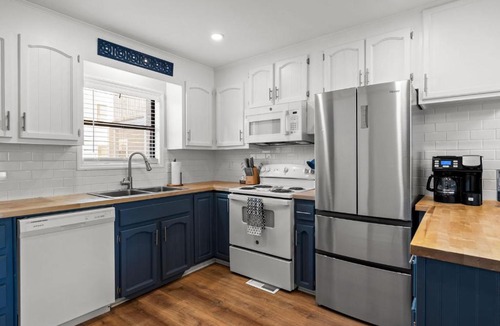 North Carolina Coast House | Oceanview Condo Pool Walk to CB Pier Villa