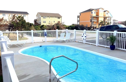 Emerald Isle House | OCEANVIEWS 2nd row, Private Pool/Volleyball Ct! Aug 28 - Sept 5th now available!