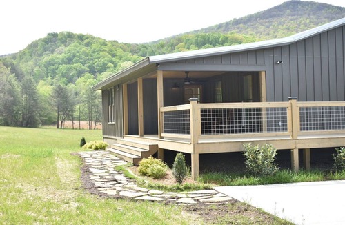 Chickamauga Cabin | Off-Grid Mountain Retreat. Horse-Friendly Near Pocket Falls.