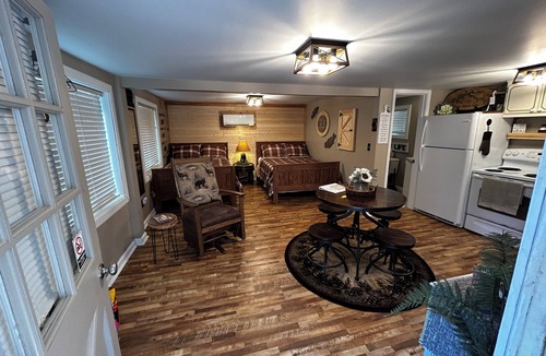 Byrdstown Apartment | Old #8 Cabin - Formally known as Key West