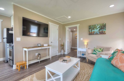 Supply Cottage | Old Ferry Cottage.A Secluded Coastal Getaway ~ 5 minutes to Holden Beach!