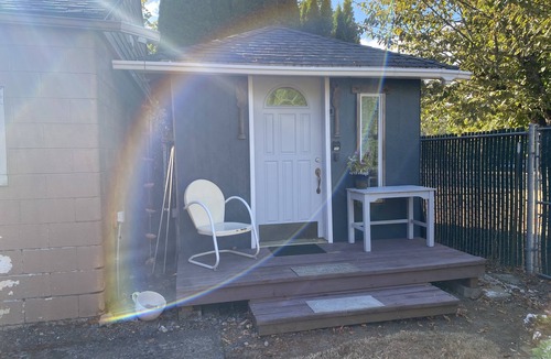 Carnation Apartment | Old Town Tiny Studio Cottage near Pacific University and Wine Country