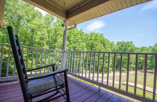 Luray House | Old Wagon Lodge Spacious Retreat WiFi & Hot Tub Theater Room