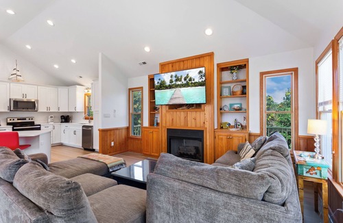 Southern Shores House | Olive The Beach: Walk to Beach, Pool, Hot Tub OBX