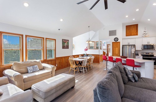 Southern Shores House | Olive The Beach: Walk to Beach, Pool, Hot Tub OBX