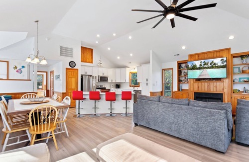 Southern Shores House | Olive The Beach: Walk to Beach, Pool, Hot Tub OBX