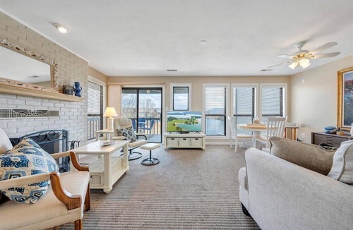 North Shore Condo | ON LAKE TIME: Lakefront Condo with Beautiful Views of Smith Mountain Lake