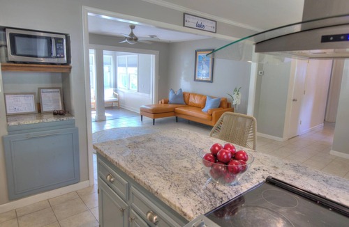 Coliseum Central House | On the River - Quiet Cove Creek 4BR Home near it all.